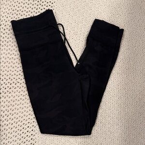 Vuori Women’s Small  Black Camouflage Leggings